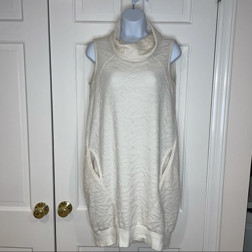 BCBG white jacquard sleeveless turtleneck dress XS